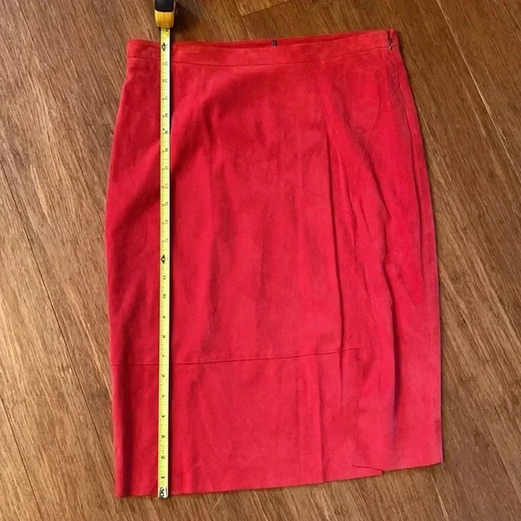 Elie Tahari NWT Regina skirt - size 4 - red - lamb suede - Picture 5 of 8